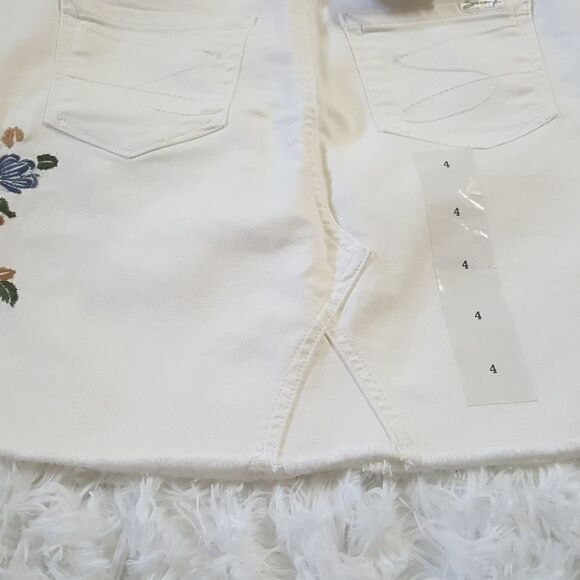 SEVEN7 White Floral Embroidered Skirt NWT Size 4 - Picture 10 of 10